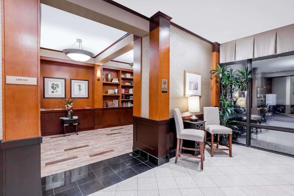 Clarion Hotel & Suites Mount Laurel Bagian luar foto