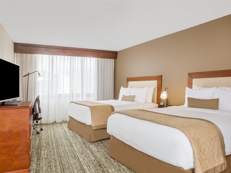 Clarion Hotel & Suites Mount Laurel Bagian luar foto