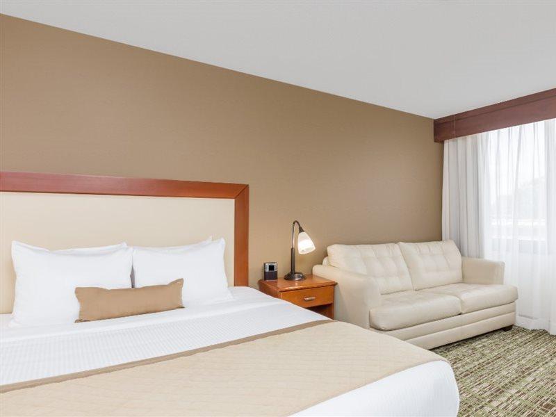 Clarion Hotel & Suites Mount Laurel Bagian luar foto