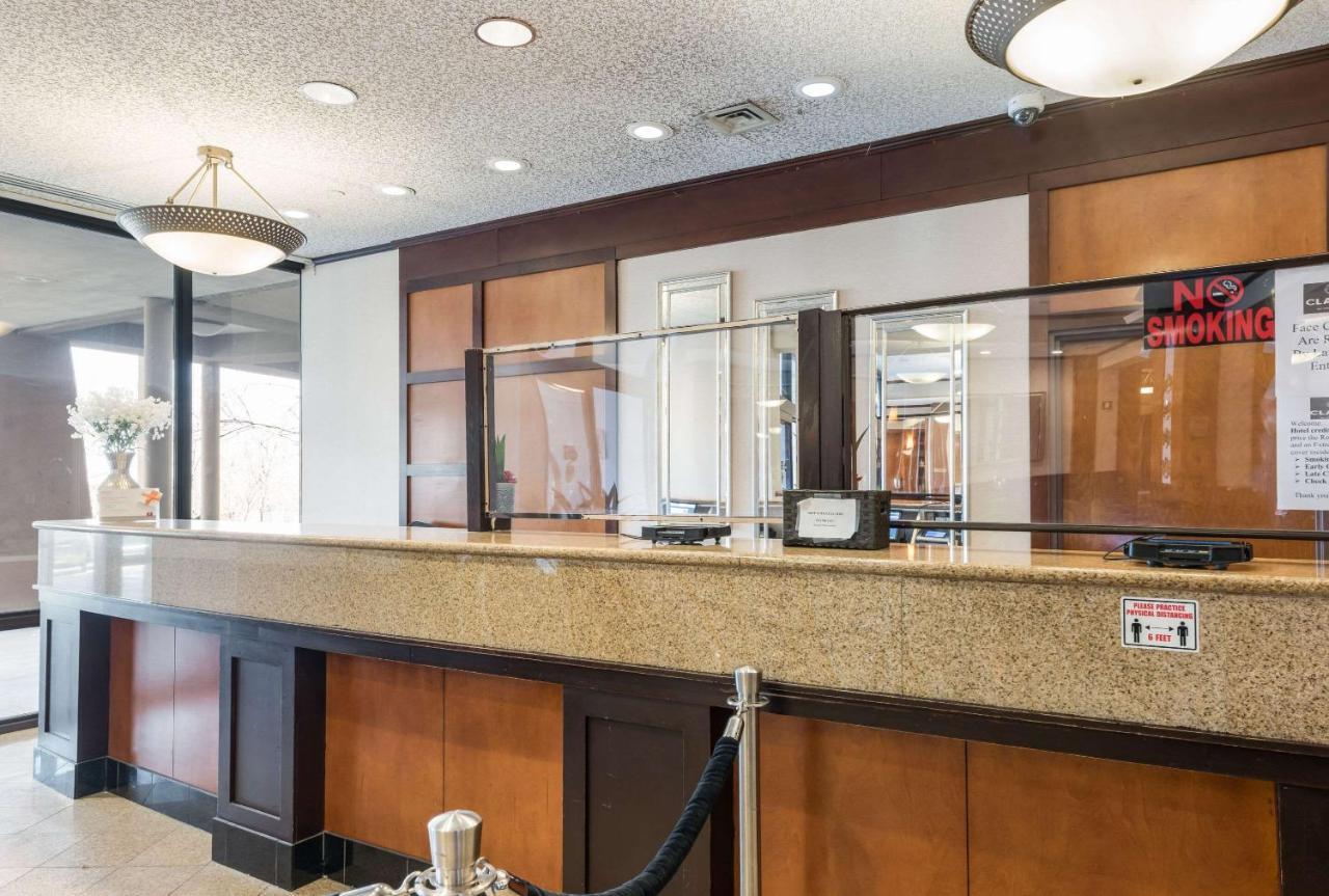 Clarion Hotel & Suites Mount Laurel Bagian luar foto