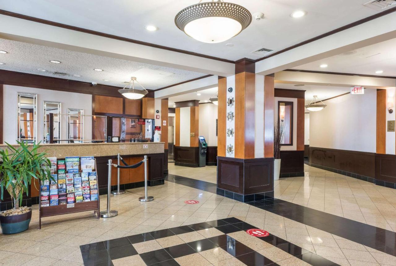 Clarion Hotel & Suites Mount Laurel Bagian luar foto