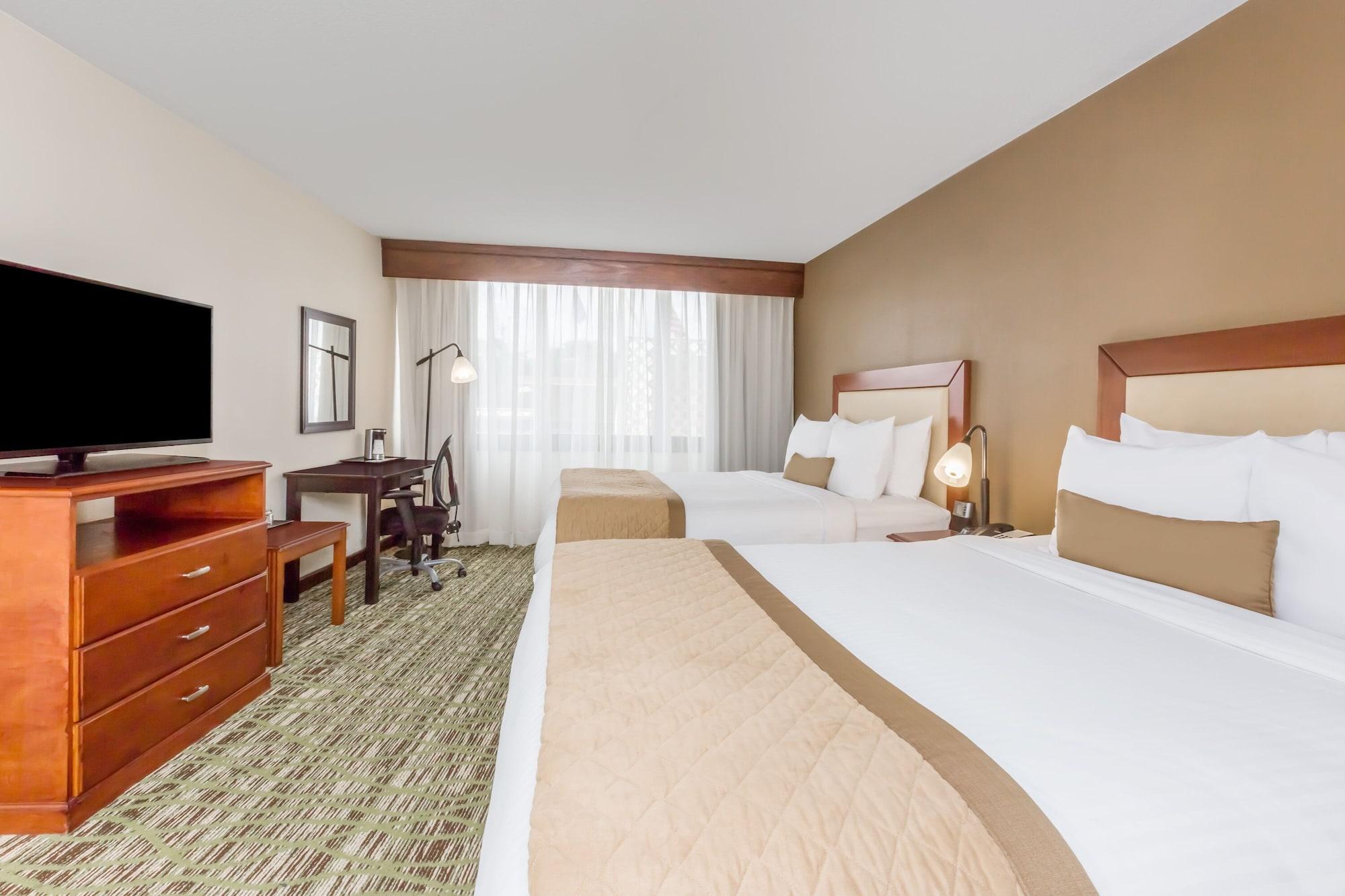 Clarion Hotel & Suites Mount Laurel Bagian luar foto