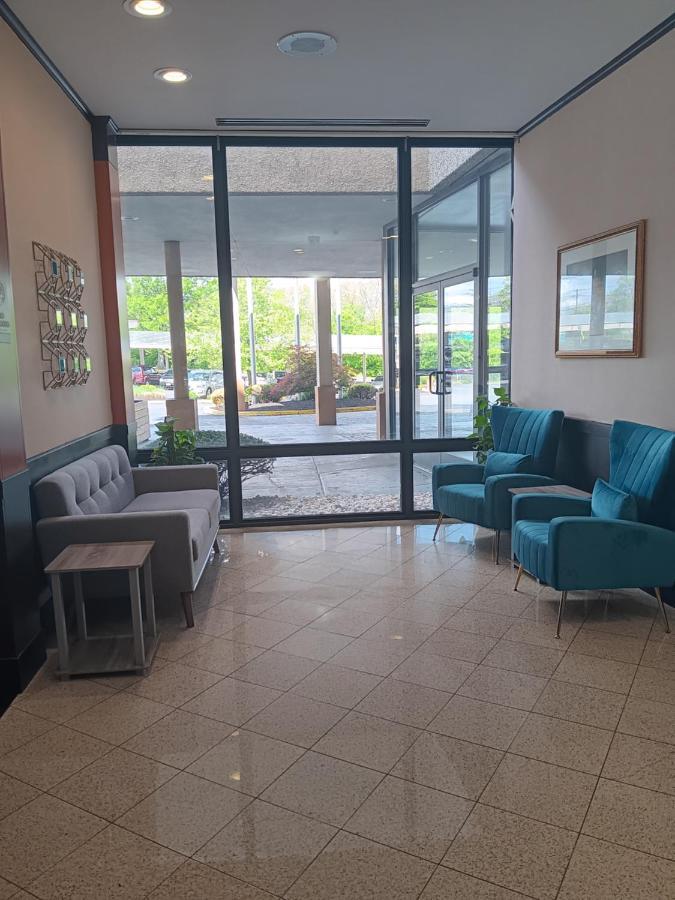Clarion Hotel & Suites Mount Laurel Bagian luar foto