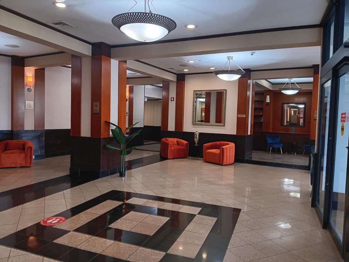 Clarion Hotel & Suites Mount Laurel Bagian luar foto