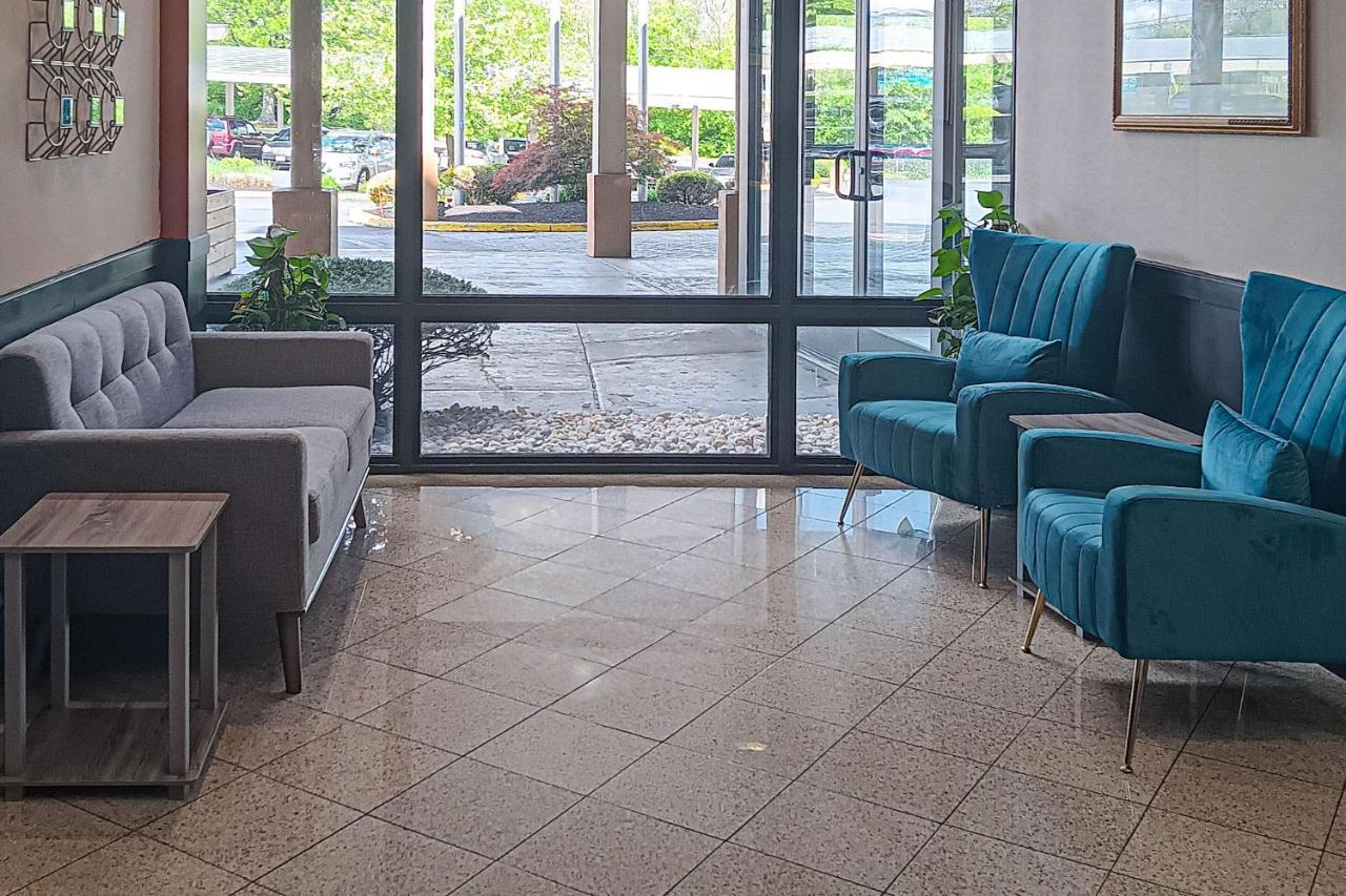 Clarion Hotel & Suites Mount Laurel Bagian luar foto