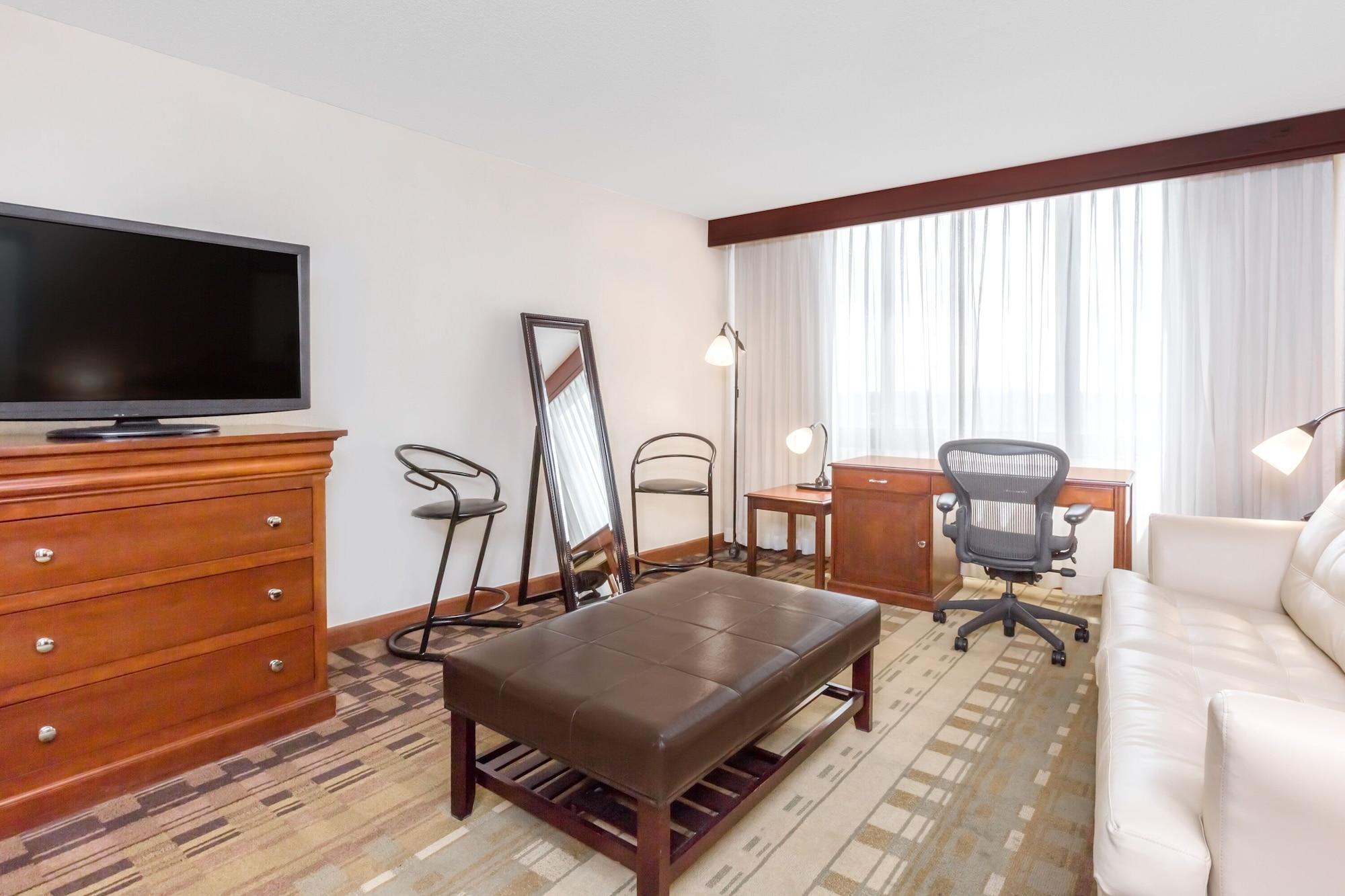 Clarion Hotel & Suites Mount Laurel Bagian luar foto