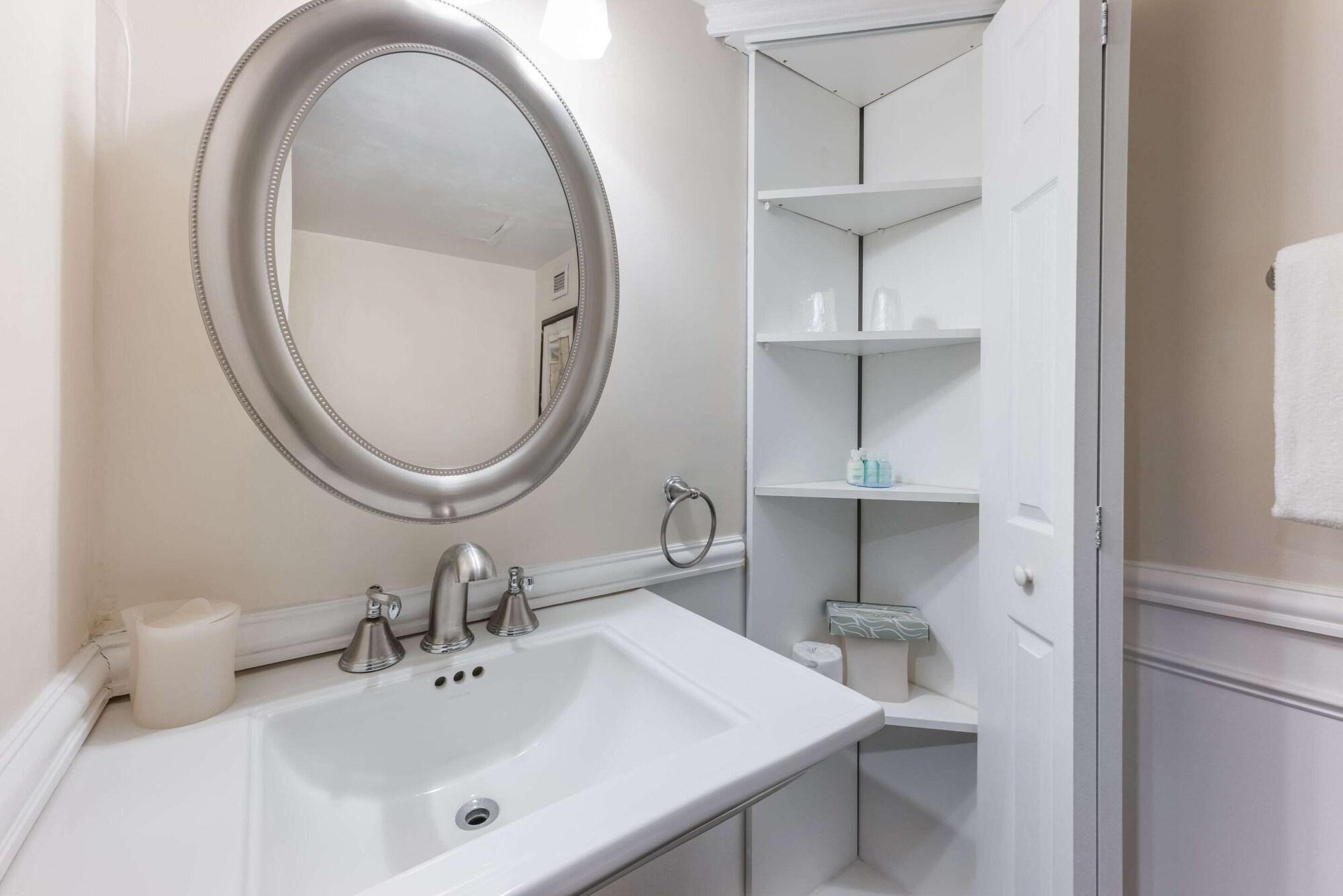Clarion Hotel & Suites Mount Laurel Bagian luar foto