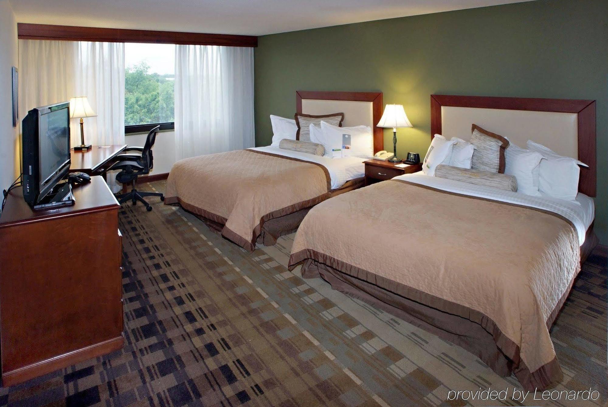 Clarion Hotel & Suites Mount Laurel Bagian luar foto