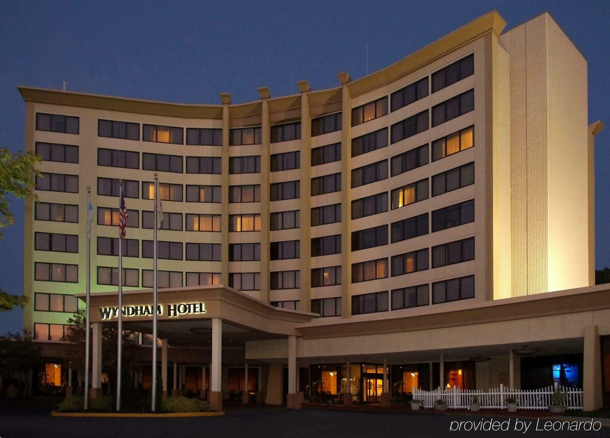 Clarion Hotel & Suites Mount Laurel Bagian luar foto